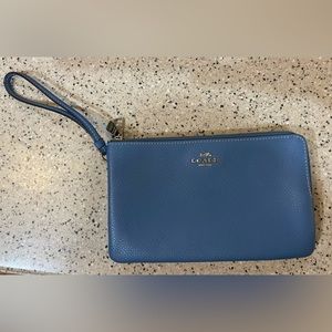 Coach wristlet 8Lx5H, blue dual zipper wallet